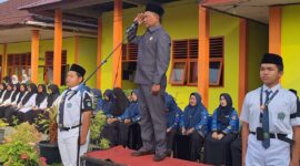 Anggota DPRD Tebo Edi Hartono, S.Pd.I memimpin langsung Upacara Bendera di hari Sumpah Pemuda 28 Oktober 2024